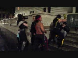 O barato é sair por aí dançando o tema de Mortal Kombat!!!